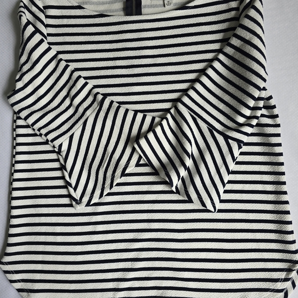 Green Envelope Striped Navy Blue and White Blouse Sz. Medium - Picture 3 of 5